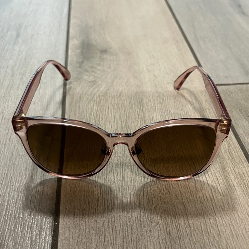 Gucci  Translucent Pink Sunglasses - Picture 11 of 11